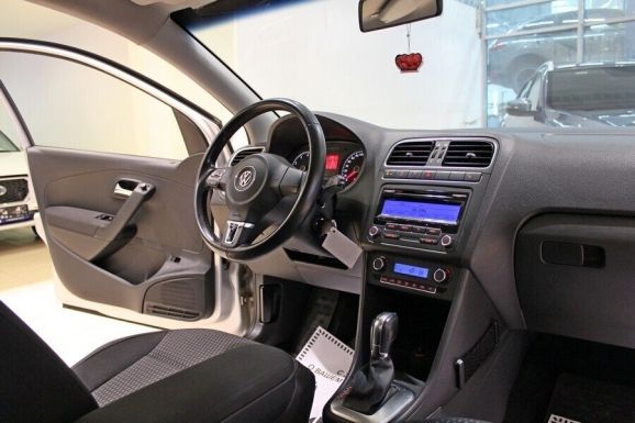 Volkswagen Polo, 1.6 л, АТ, 2014 фото 9