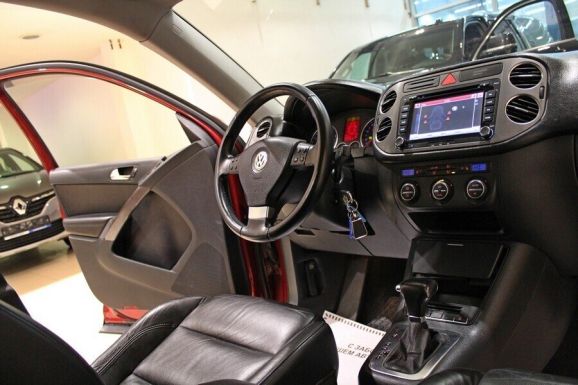 Volkswagen Tiguan, 2.0 л, АТ, 2010 фото 7
