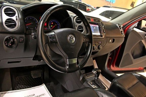 Volkswagen Tiguan, 2.0 л, АТ, 2010 фото 2