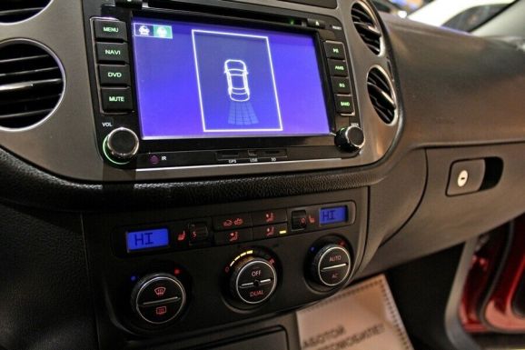 Volkswagen Tiguan, 2.0 л, АТ, 2010 фото 1