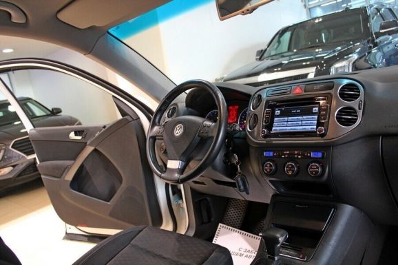Volkswagen Tiguan, 2.0 л, АТ, 2010 фото 7