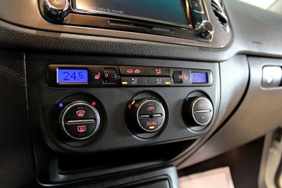 Volkswagen Tiguan, 2.0 л, АТ, 2010 фото 2