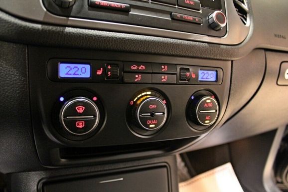 Volkswagen Tiguan, 2.0 л, АТ, 2009 фото 1