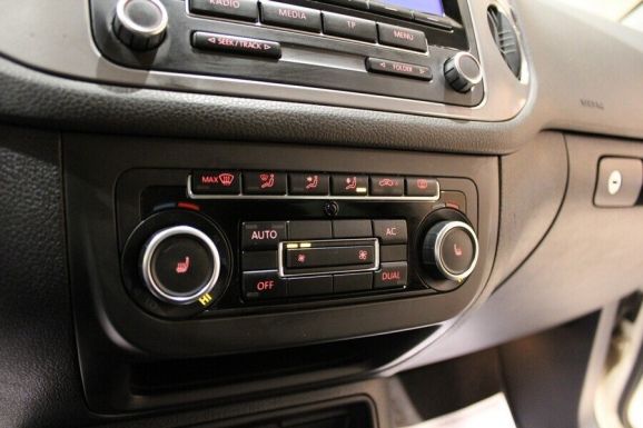 Volkswagen Tiguan, 2.0 л, АТ, 2013 фото 1