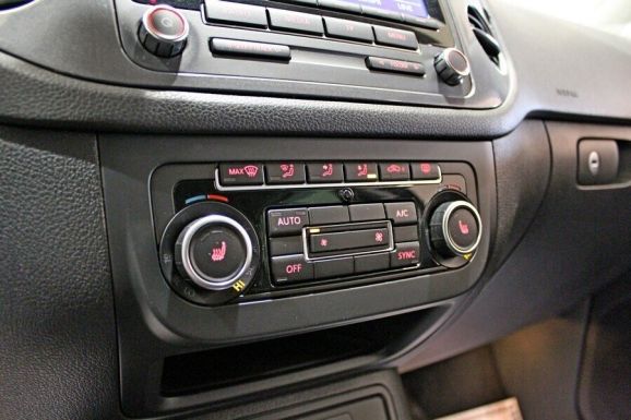 Volkswagen Tiguan, 2.0 л, АТ, 2013 фото 1