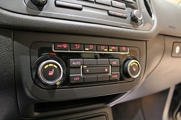 Volkswagen Tiguan, 2.0 л, АТ, 2015 фото 1