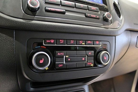 Volkswagen Tiguan, 2.0 л, АТ, 2015 фото 1