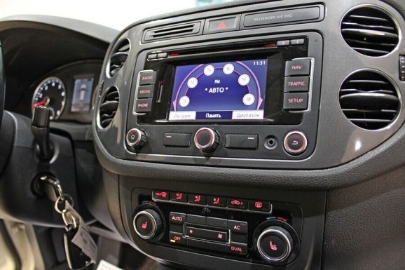 Volkswagen Tiguan, 2.0 л, АТ, 2015 фото 9