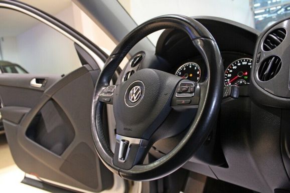 Volkswagen Tiguan, 2.0 л, АТ, 2016 фото 10