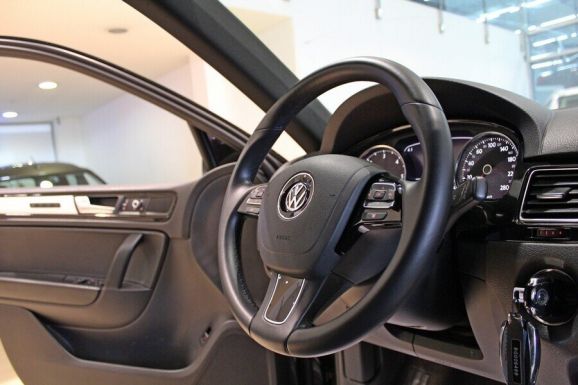 Volkswagen Touareg, 3.0 л, АТ, 2011 фото 9