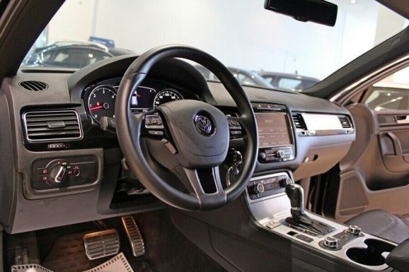 Volkswagen Touareg, 3.0 л, АТ, 2011 фото 11