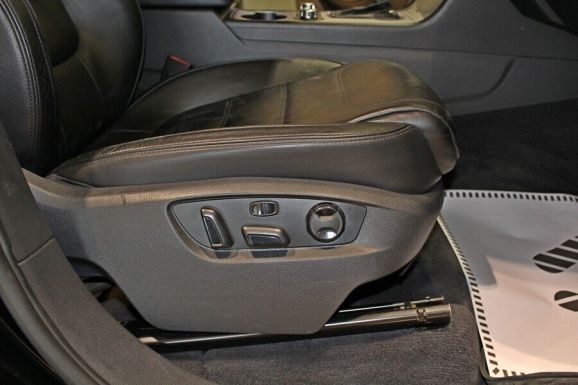 Volkswagen Touareg, 3.0 л, АТ, 2011 фото 1