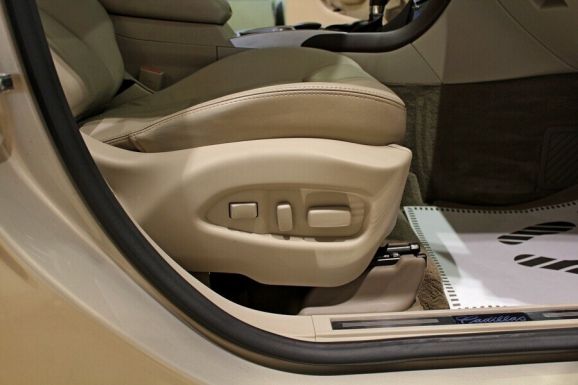 Cadillac SRX, 3.0 л, АТ, 2011 фото 2