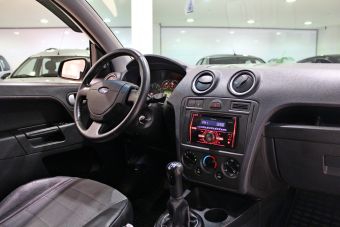 Ford Fusion, 1.6 л, МКПП, 2010 фото 7