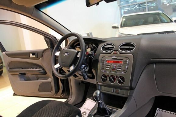 Ford Focus, 1.8 л, МТ, 2010 фото 7