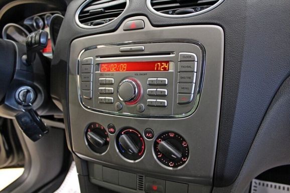 Ford Focus, 1.8 л, МТ, 2010 фото 9