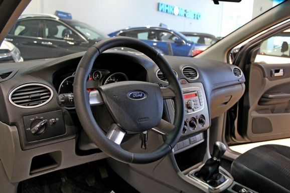 Ford Focus, 1.8 л, МТ, 2010 фото 2