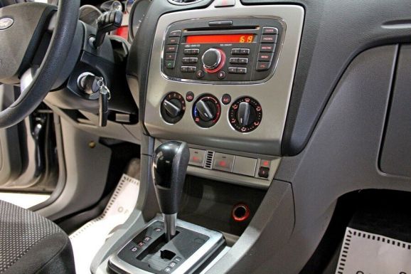 Ford Focus, 1.6 л, АТ, 2010 фото 9