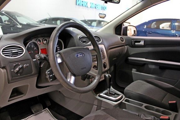 Ford Focus, 1.6 л, АТ, 2010 фото 2