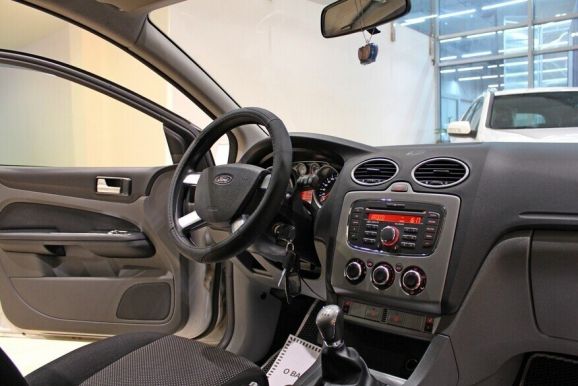 Ford Focus, 1.6 л, МТ, 2010 фото 7