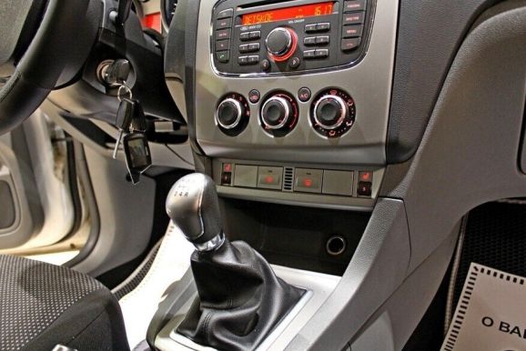 Ford Focus, 1.6 л, МТ, 2010 фото 9