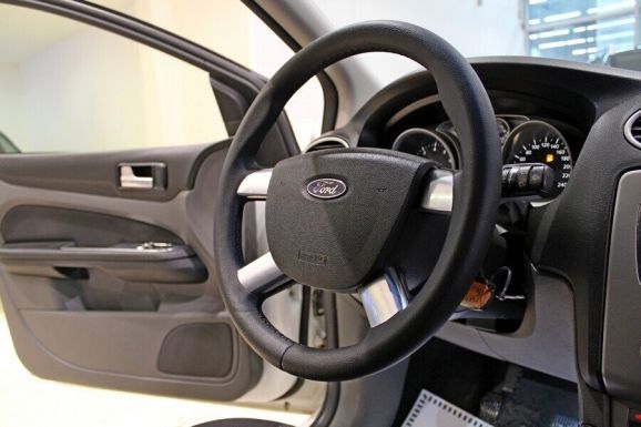 Ford Focus, 1.6 л, МТ, 2011 фото 2