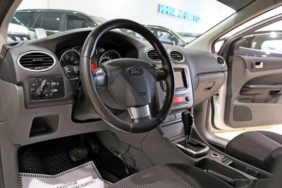 Ford Focus, 1.6 л, АТ, 2011 фото 2
