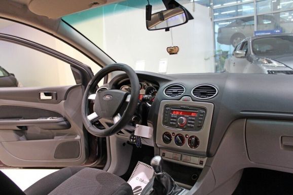 Ford Focus, 1.8 л, МТ, 2010 фото 7