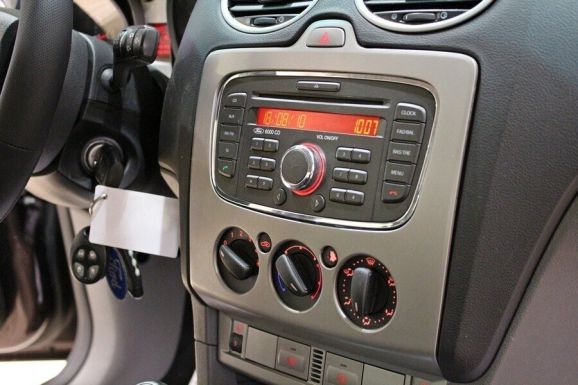 Ford Focus, 1.8 л, МТ, 2010 фото 2