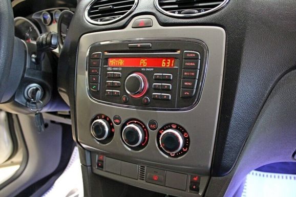 Ford Focus, 1.6 л, МТ, 2010 фото 9