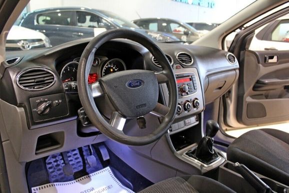 Ford Focus, 1.6 л, МТ, 2010 фото 2