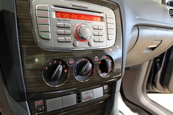 Ford Focus, 1.6 л, АТ, 2010 фото 1