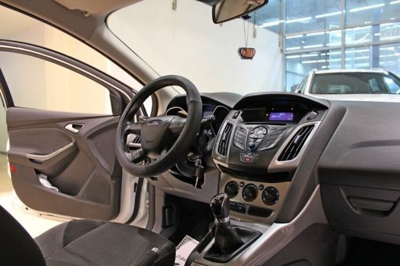 Ford Focus, 1.6 л, МТ, 2013 фото 6