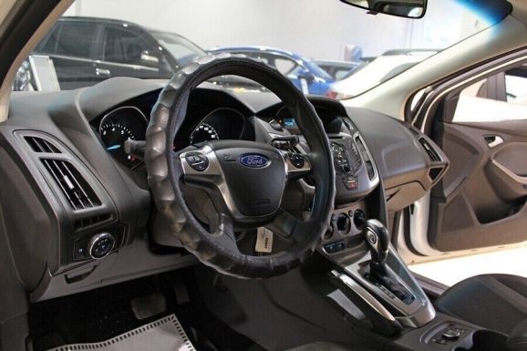 Ford Focus, 1.6 л, Робот, 2013 фото 2