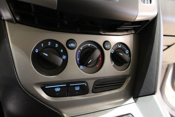 Ford Focus, 1.6 л, Робот, 2013 фото 1