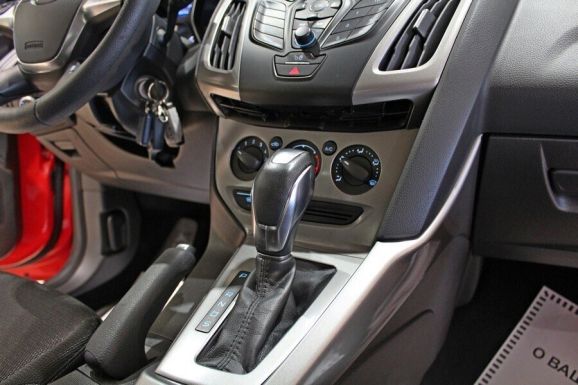 Ford Focus, 1.6 л, Робот, 2011 фото 9