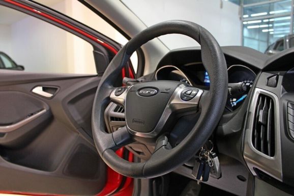 Ford Focus, 1.6 л, Робот, 2011 фото 2