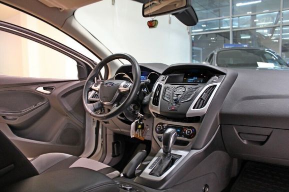 Ford Focus, 1.6 л, Робот, 2014 фото 7