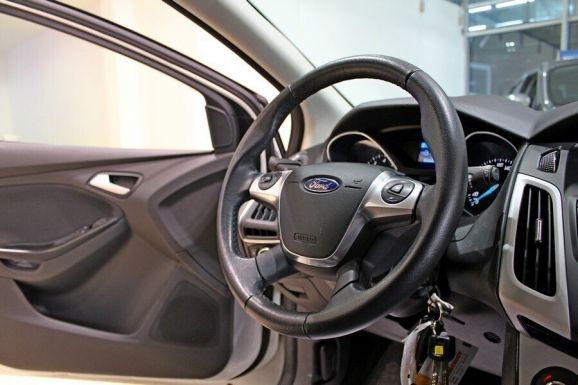 Ford Focus, 1.6 л, Робот, 2014 фото 2