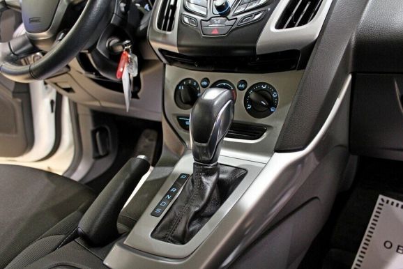 Ford Focus, 1.6 л, Робот, 2013 фото 9