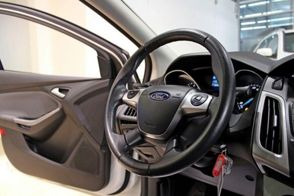 Ford Focus, 1.6 л, Робот, 2013 фото 2