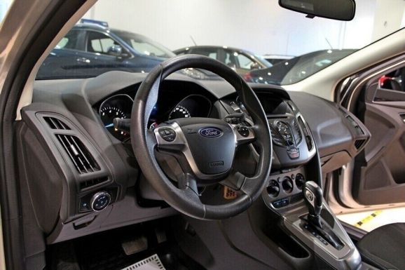 Ford Focus, 1.6 л, Робот, 2014 фото 2