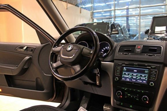 Skoda Yeti, 1.8 л, Робот, 2013 фото 7