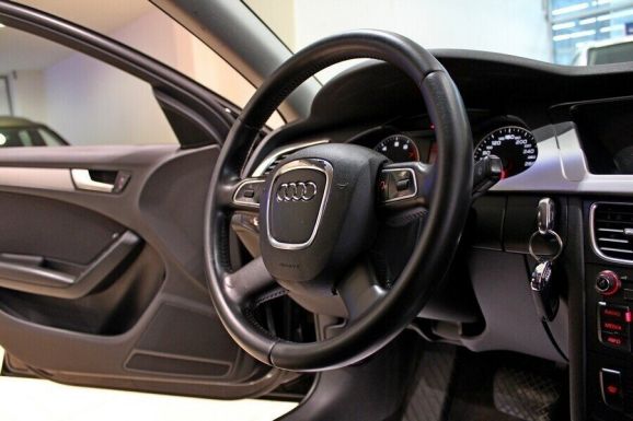 Audi A4, 1.8 л, Вариатор, 2010 фото 2