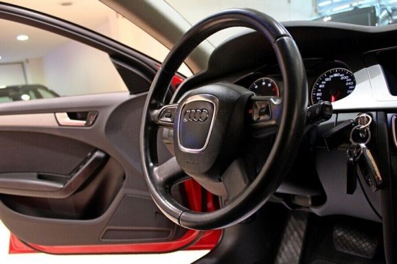 Audi A4, 1.8 л, Вариатор, 2010 фото 2