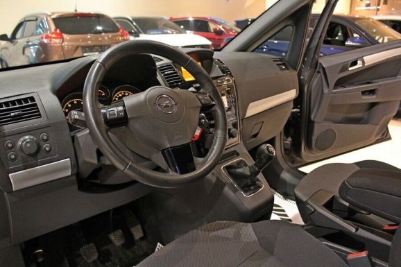 Opel Zafira, 1.8 л, МТ, 2011 фото 2