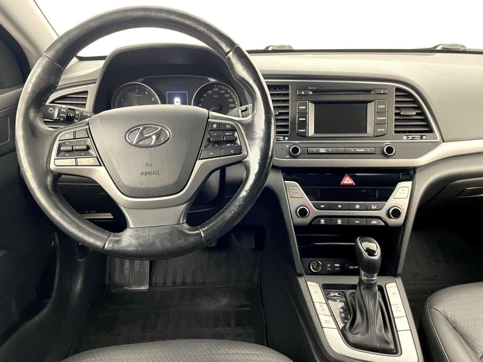 Hyundai Elantra, 2.0 л, АТ, 2017 фото 8