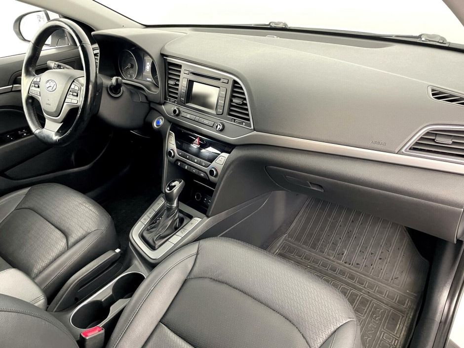 Hyundai Elantra, 2.0 л, АТ, 2017 фото 2