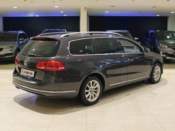 Volkswagen Passat, 1.8 л, Робот, 2012 фото 4
