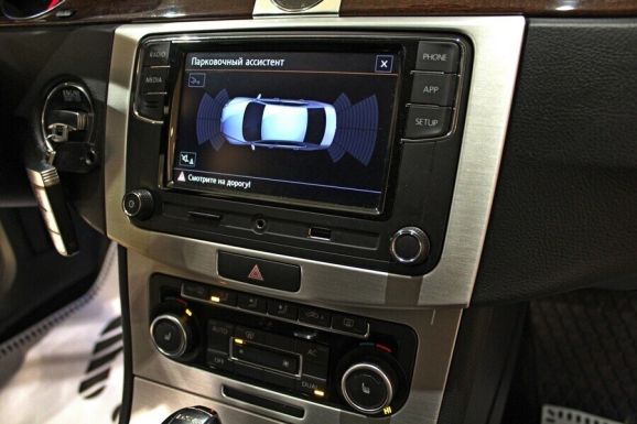 Volkswagen Passat, 1.8 л, Робот, 2012 фото 8